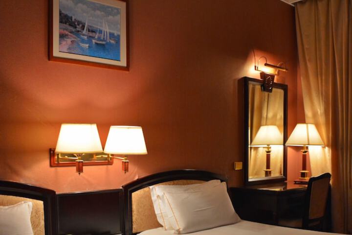 Room 3 of 40