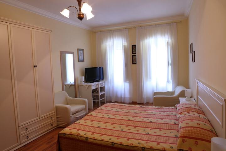 Room 5 of 29