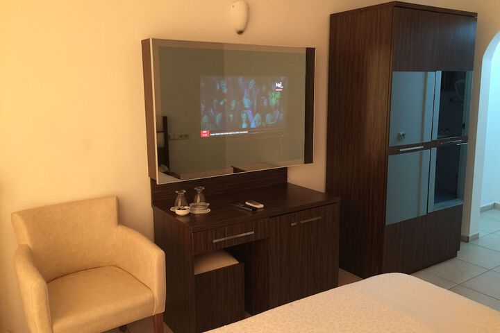 Room 5 of 17