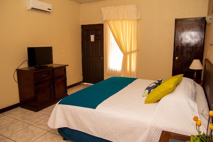 Room 32 of 65