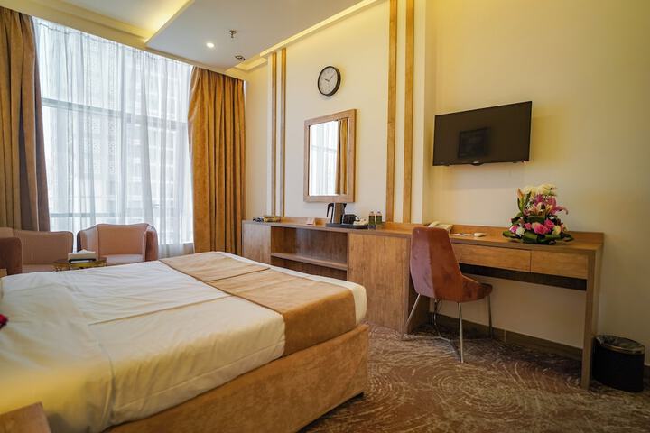 Room 7 of 28