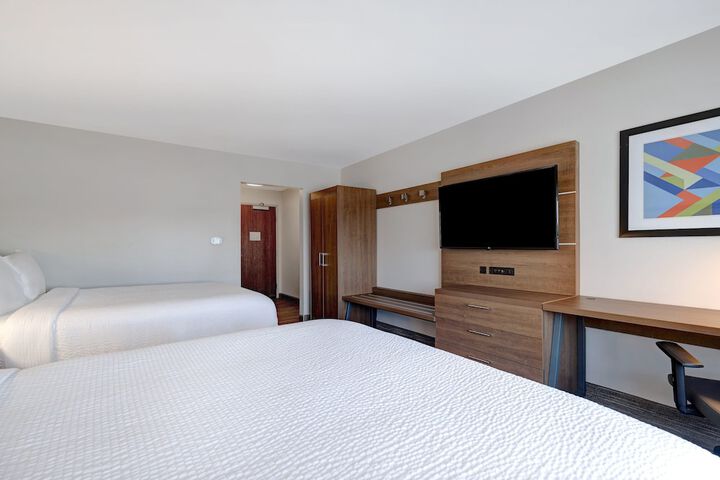 2 Queen Beds (7 of 20)