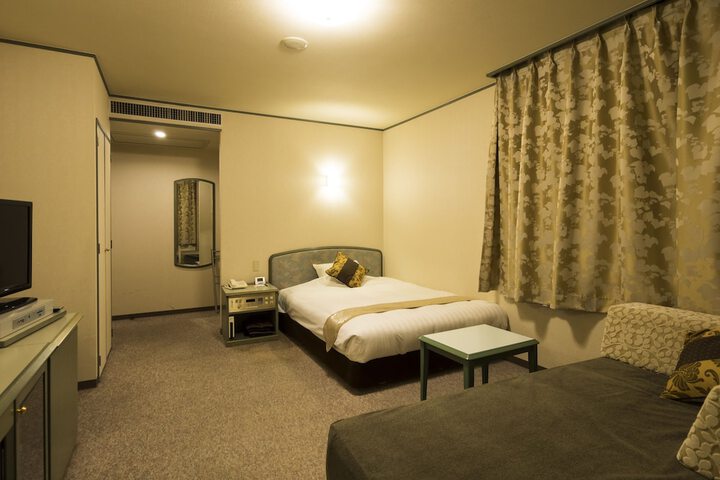 Room 23 of 103