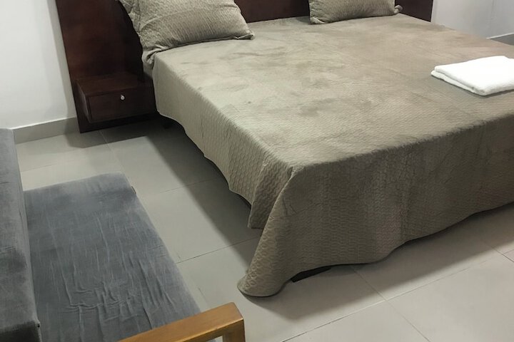 Room 4 of 27