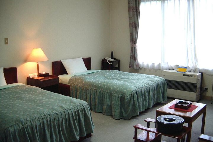 Room 13 of 65