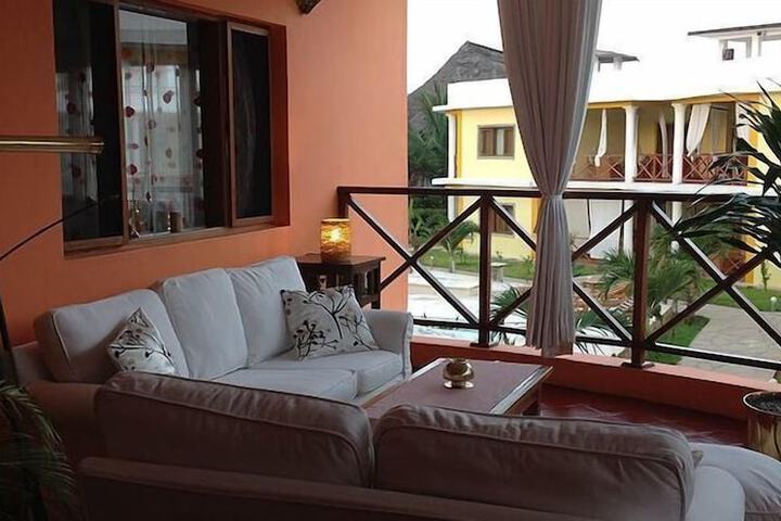 Lounge 13 of 18