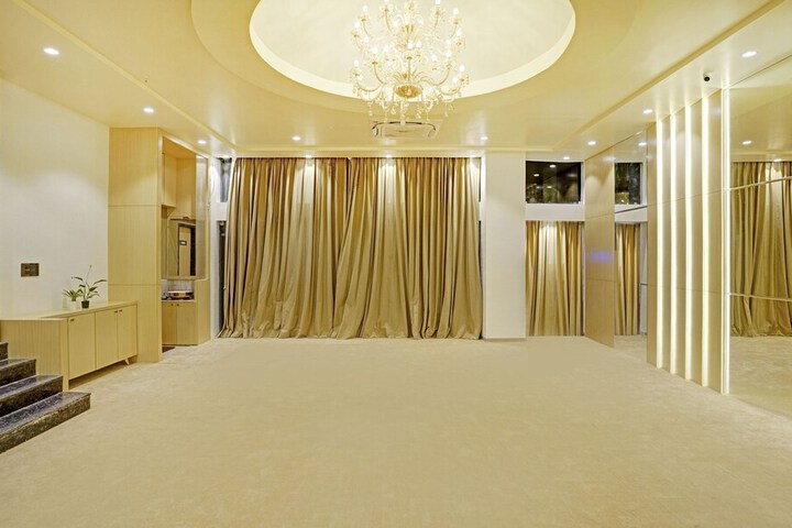 Ballroom/Hall 47 of 53