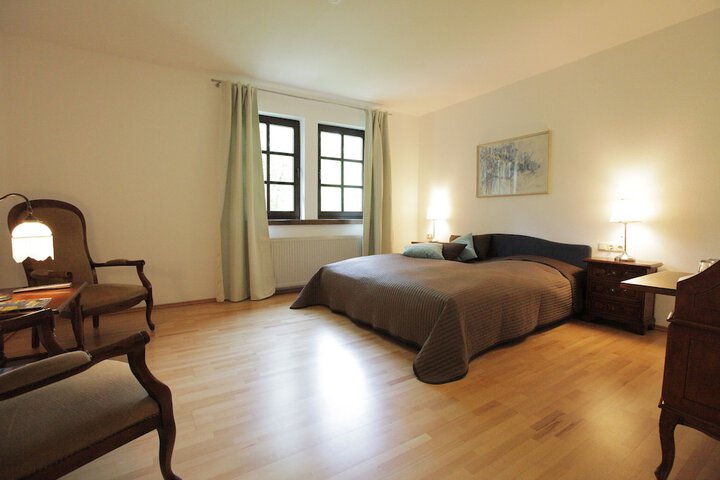 Room 4 of 52