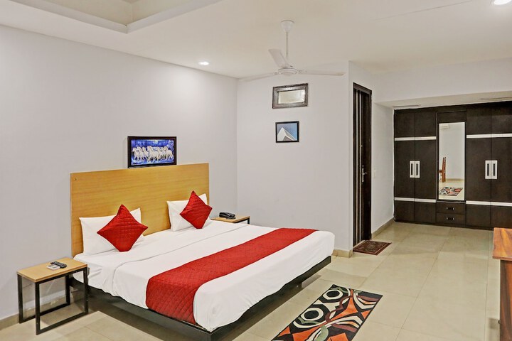 Room 5 of 19