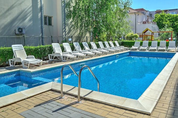 Pool 19 of 29
