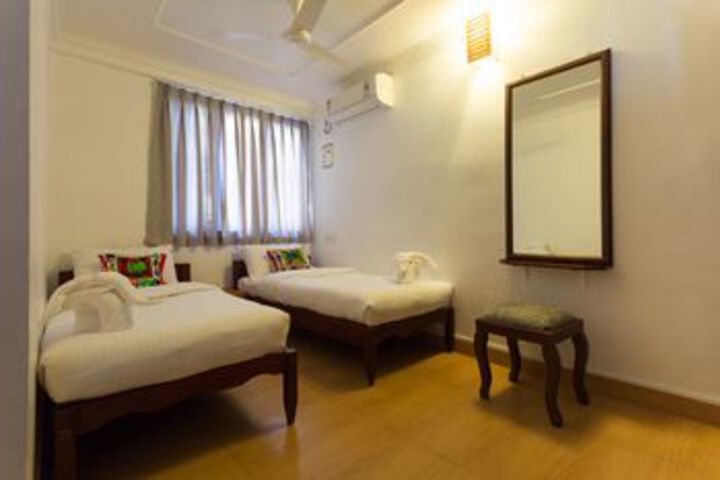 Room 9 of 36