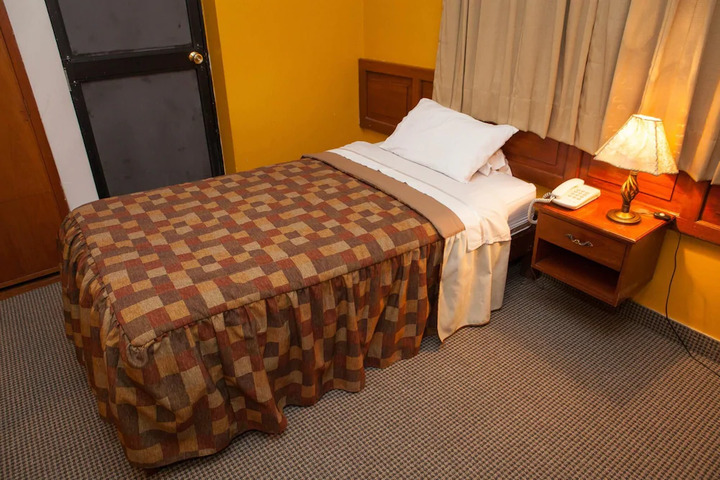 Room 5 of 7