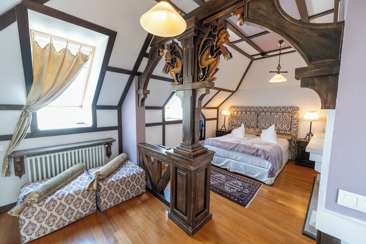 Room 3 of 37