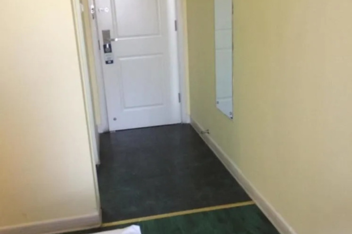 Room 10 of 12