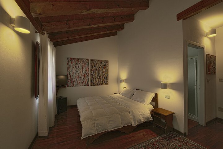 Room 10 of 50