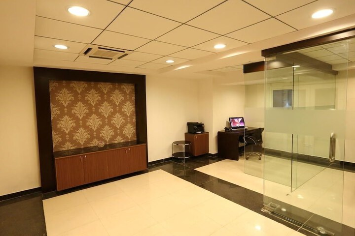 Business Center 15 of 17