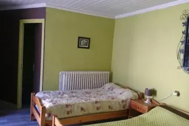Room 2 of 6