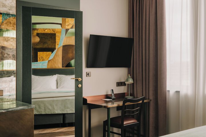 Room 12 of 92