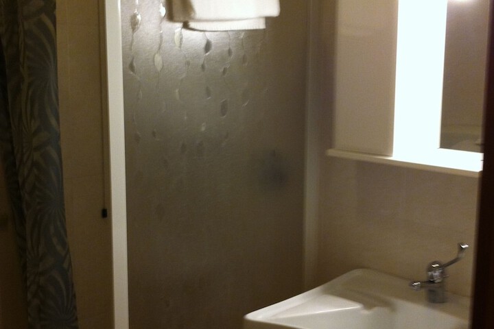 Room 27 of 64