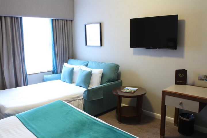 Room 37 of 100