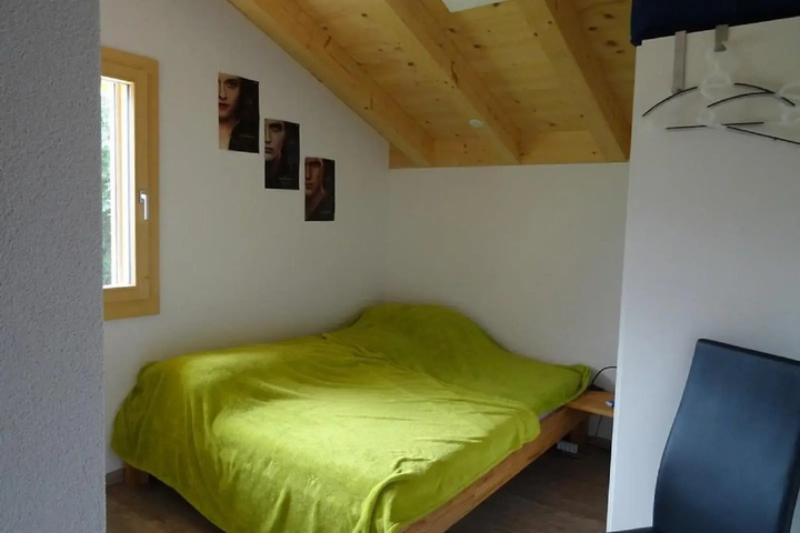 Room 4 of 12