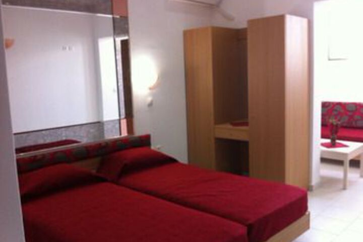 Room 4 of 20