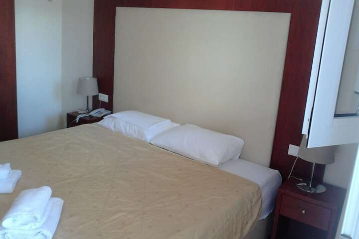 Room 12 of 40