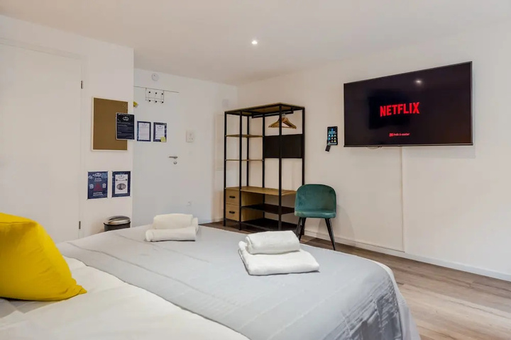 Room 3 of 9