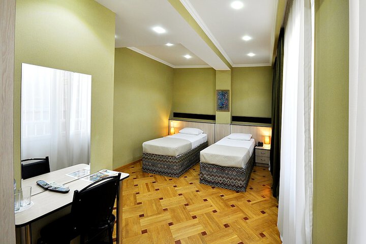 Room 4 of 37