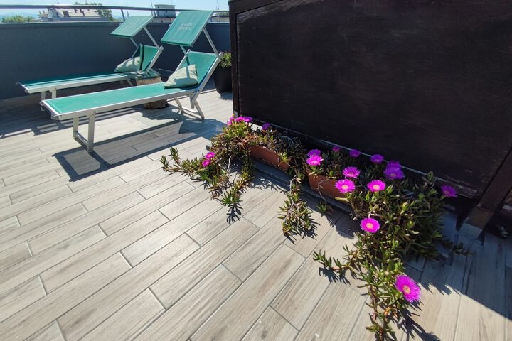 Sundeck 36 of 41