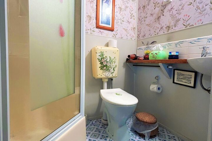 Room 28 of 79