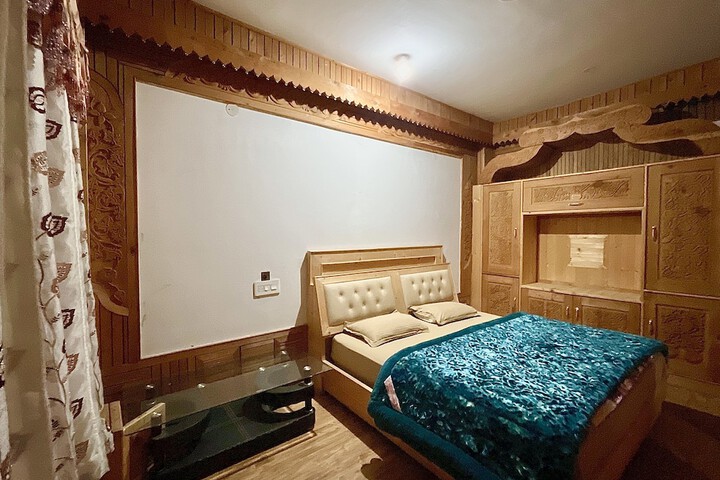Room 7 of 27
