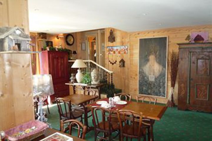 Room 13 of 18