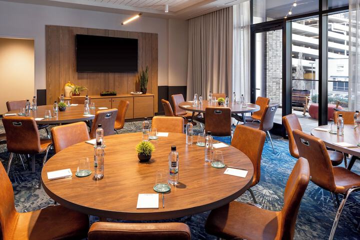 Meeting facility