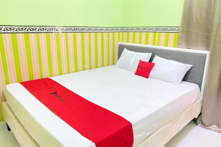 RedDoorz at Porodisa Homestay Palu