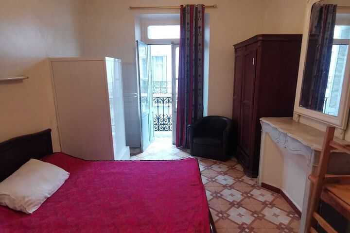 Room 7 of 16