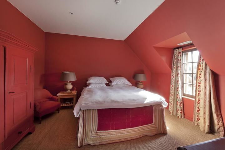 Room 5 of 40