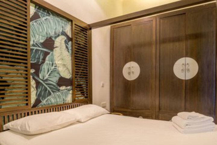 Room 16 of 19