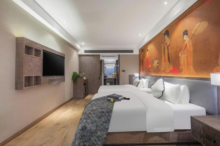 Room 16 of 26