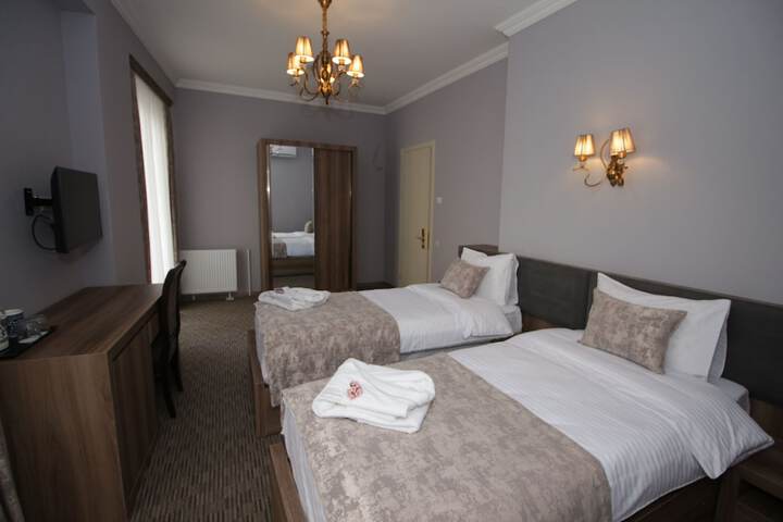 Room 5 of 32