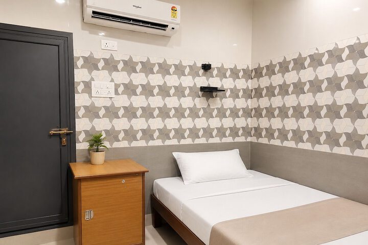 Room 9 of 15