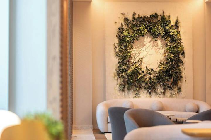 Entrance & Lobby