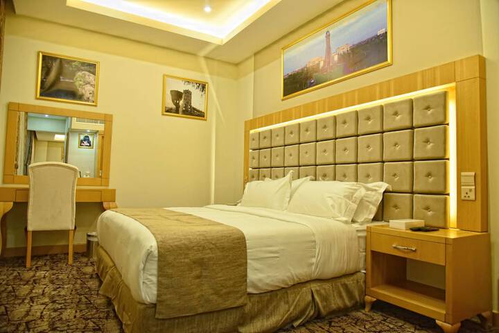 Room 8 of 33