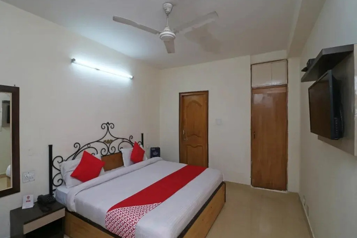 Room 4 of 25