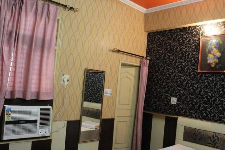 Room 18 of 26