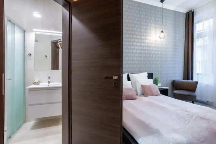 Room 3 of 10