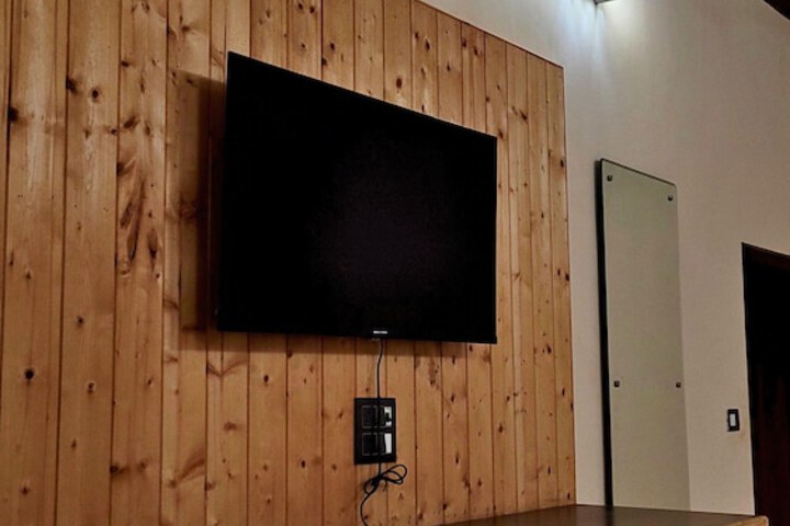 Room 6 of 63