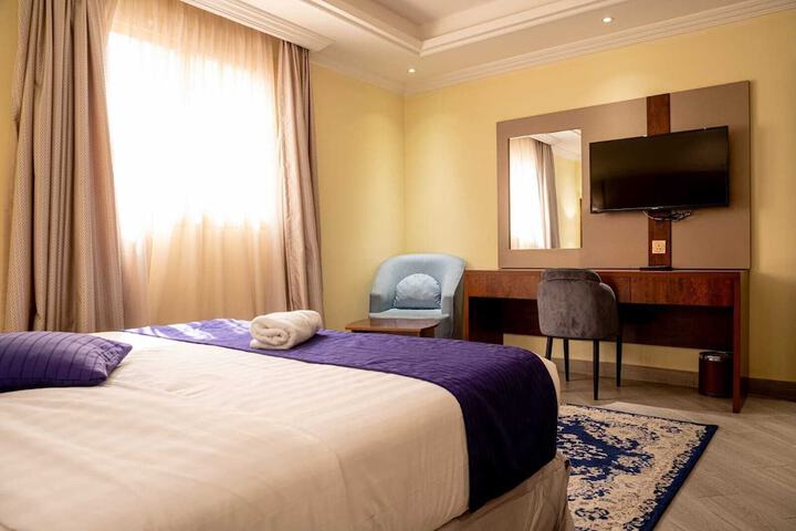 Room 4 of 10