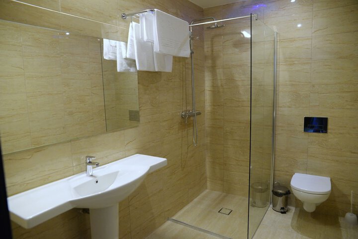 Room 30 of 62