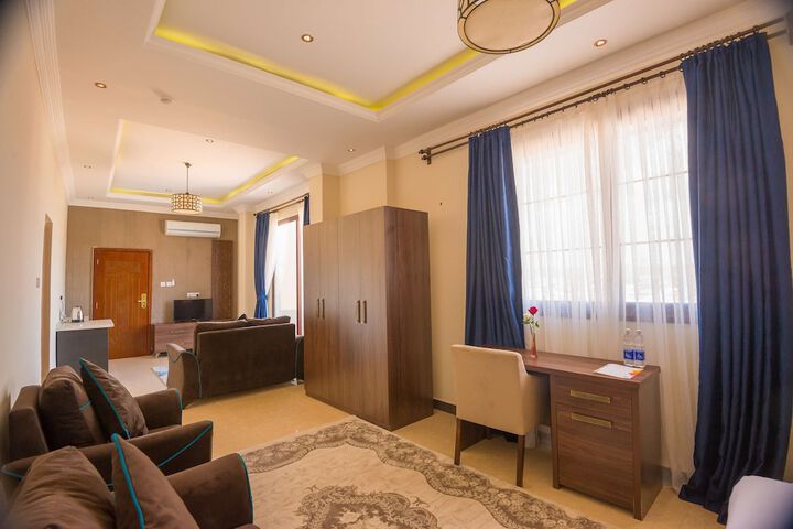 Room 18 of 115